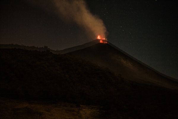 © Celine Croze - Erupting volcano. Volcano of Pacaya. Patrocinio, Guatemala, 2015
