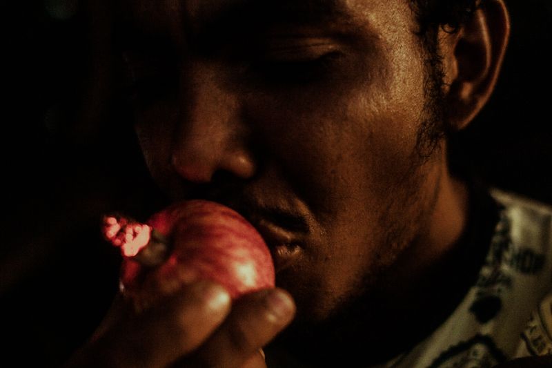 © Celine Croze - Drug dealer smoking crack in an apple to get more high. Sobradinho, Brazil, 2019