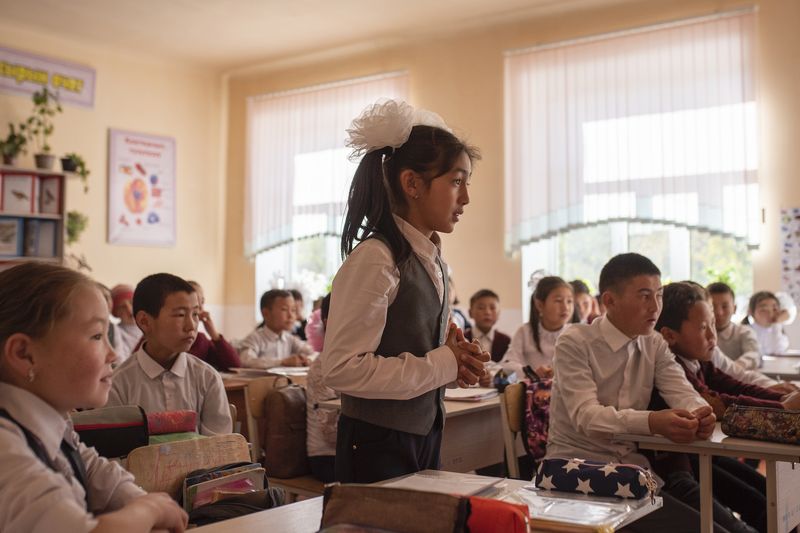 © Irina Unruh - One of Anjer's classmates answers a question from her teacher.