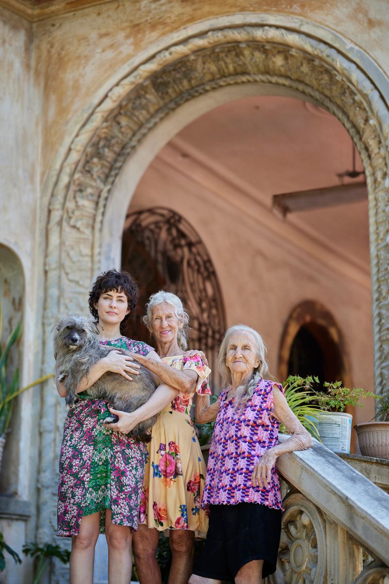 © Moník Molinet - Image from the Borrowed grandparents photography project