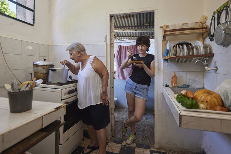 © Moník Molinet - Image from the Borrowed grandparents photography project