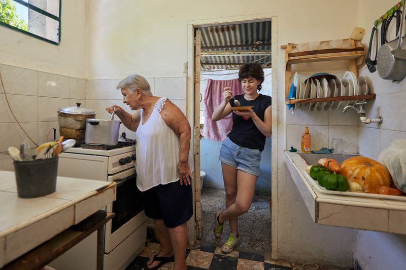 © Moník Molinet - Trying my grandmother's Tania D. beans.