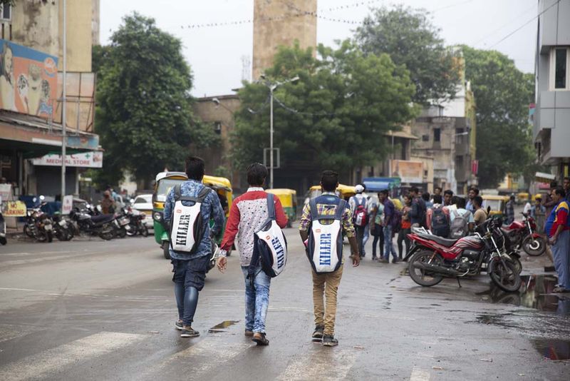 © Ishan Tankha - Patna, Bihar, 6.5.2022Students in Patna go back home after private tutions after school.