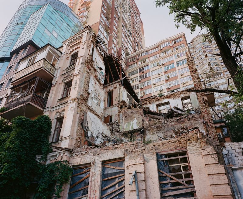 © Jules Slutsky - Image from the The Porous Border photography project