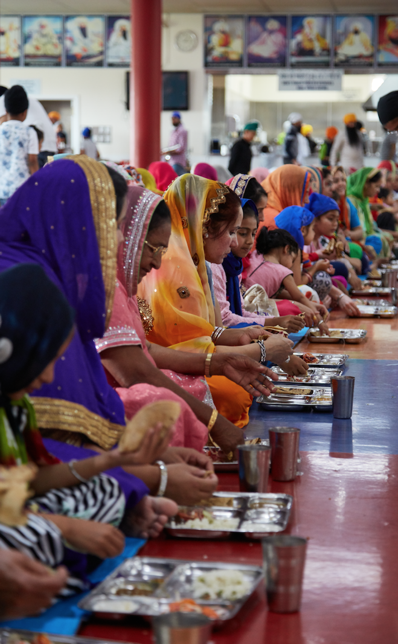 © Rex Ellacott - A shared lunch