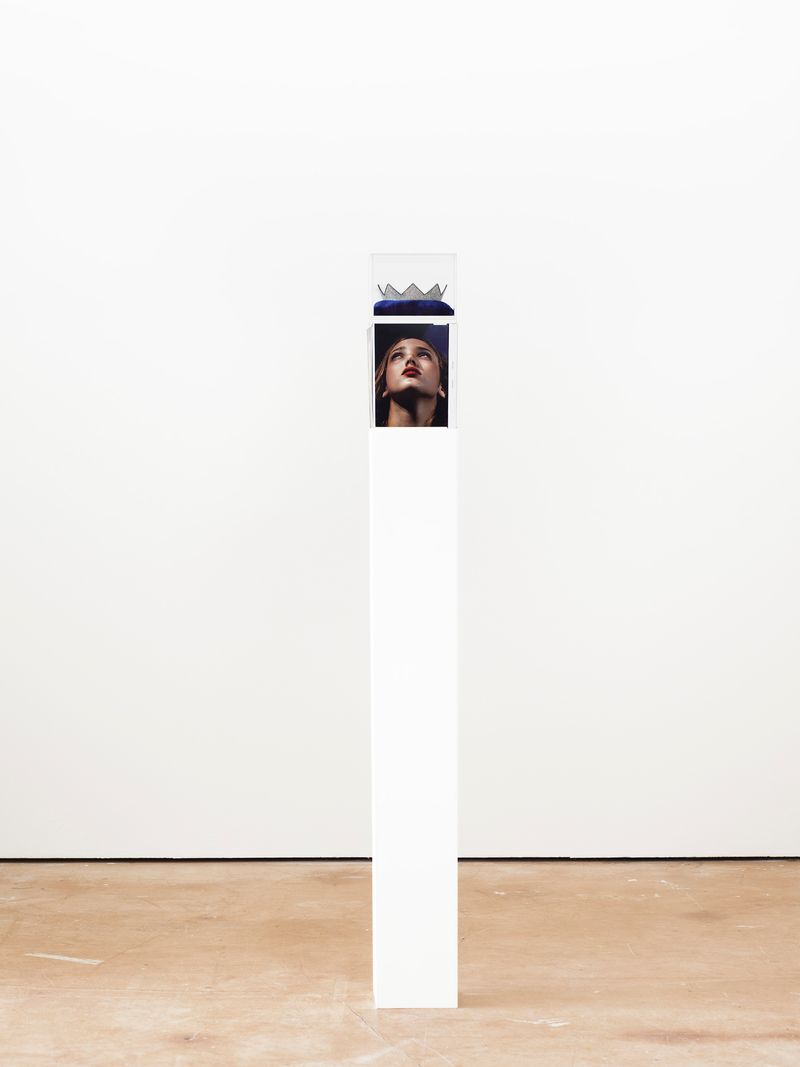© Carla Rossi - Installation shoots, Crown Plinth with books