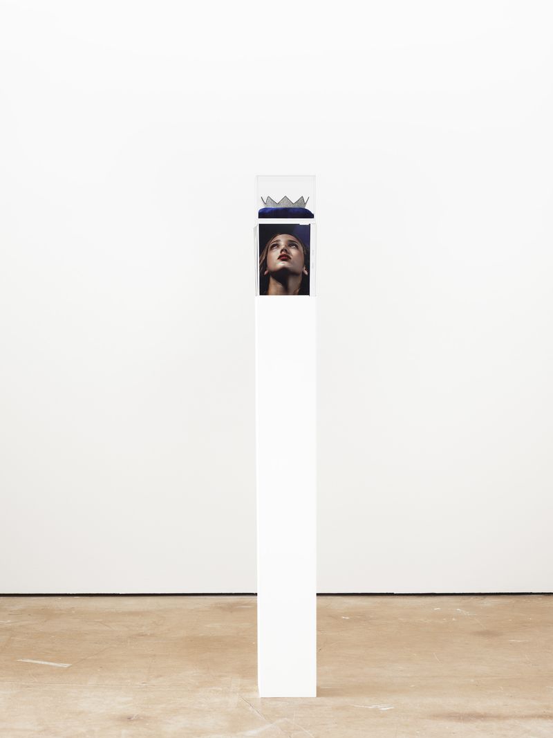 © Carla Rossi - Installation shoots, Crown Plinth with books