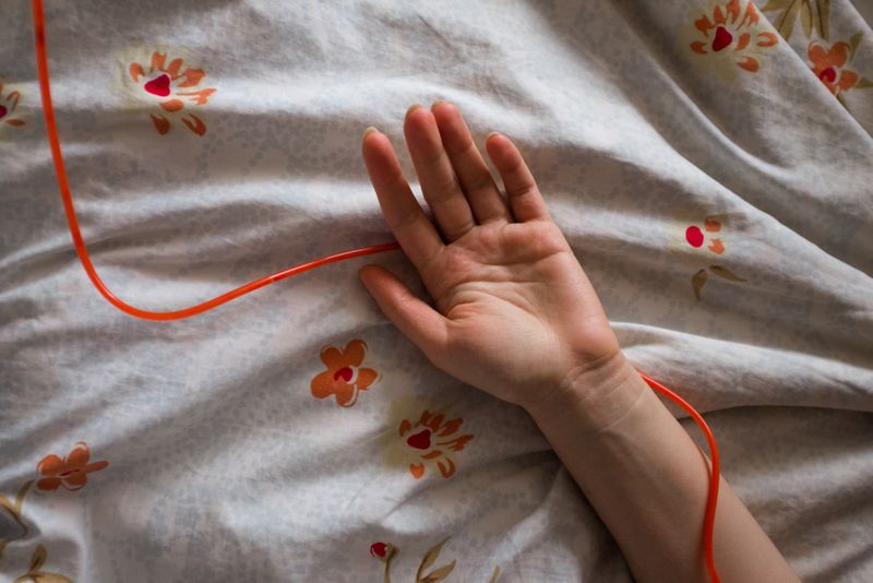 © Alyona Kochetkova - Intravenous therapy drew a line under my past. That was the beginning of my struggle for recovery.