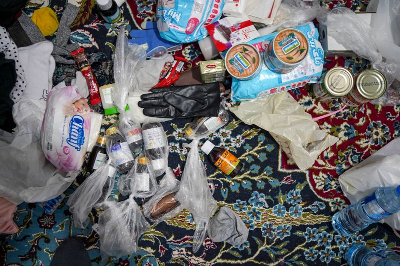 © Ali Rad - The essentials Hanieh and her daughter need for their illegal migration journey.