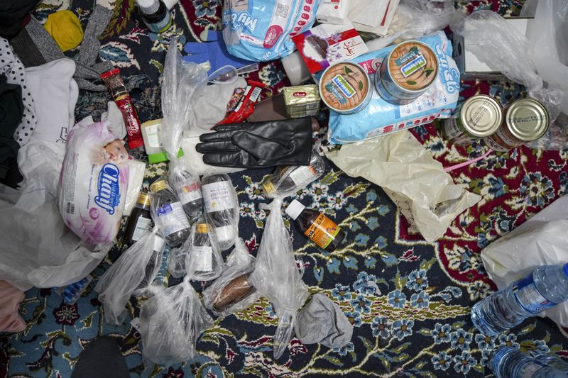 © Ali Rad - The essentials Hanieh and her daughter need for their illegal migration journey.