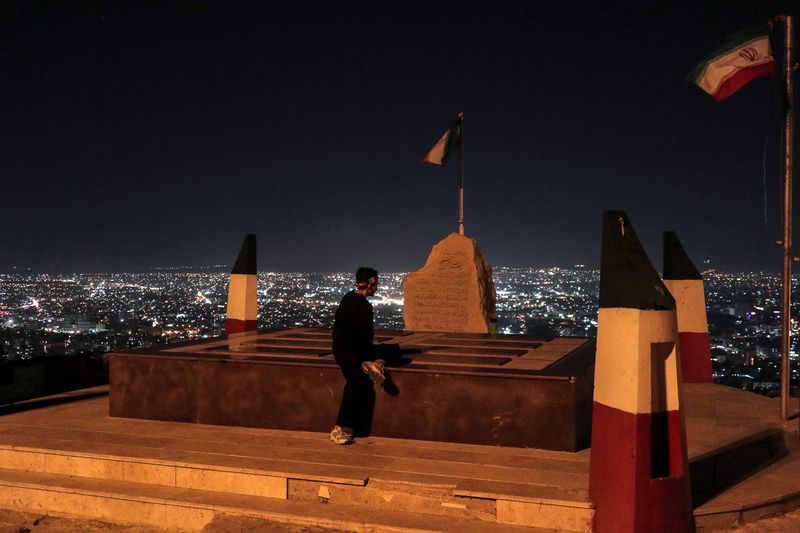© Ali Rad - After a long run, Hanieh looks at her city, Shiraz, with a heart full of dreams and hope.
