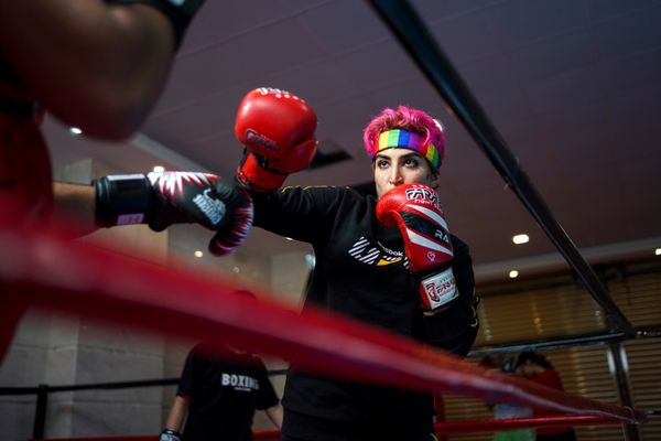 © Ali Rad - Hanieh is training in the boxing ring.