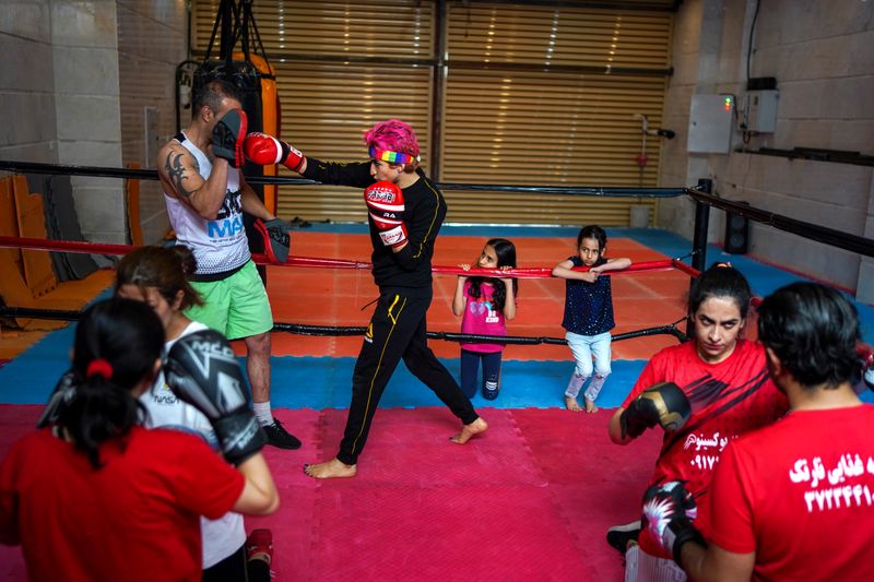 © Ali Rad - Hanieh is training in the boxing ring.