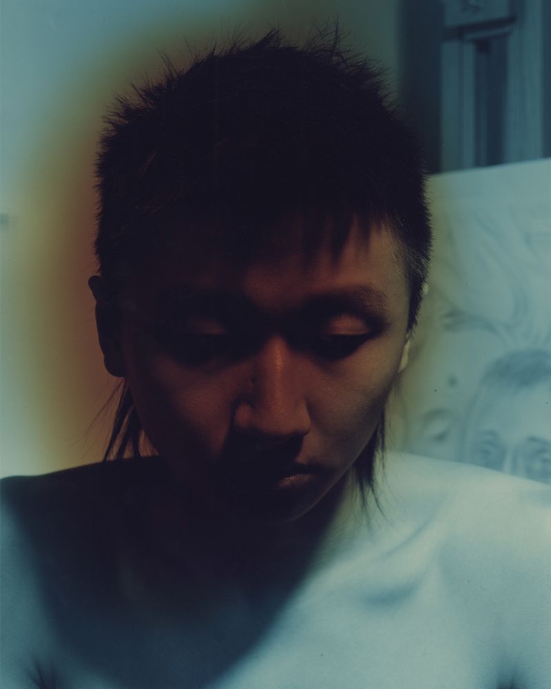 © Bowei Yang - Tommy and his painting, color darkroom print, 2020.