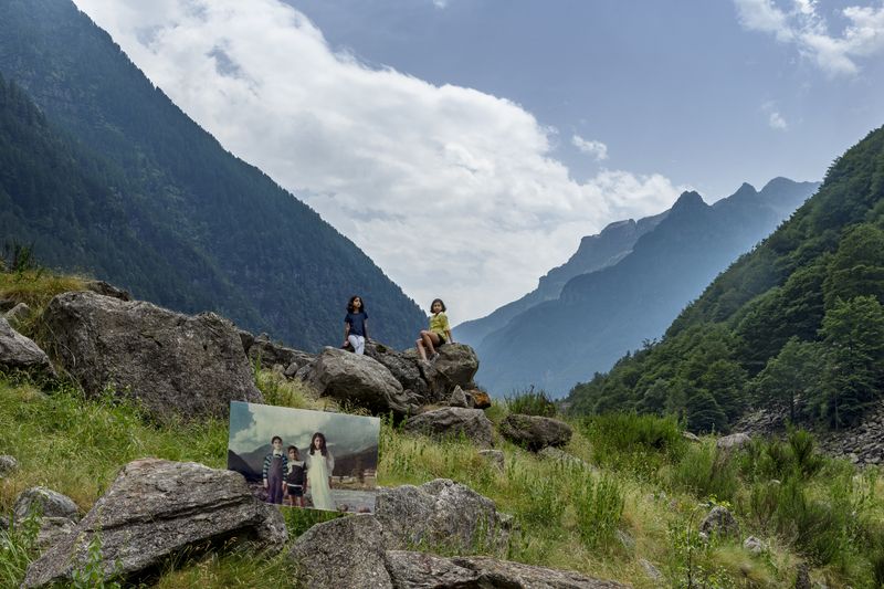 © Anita Khemka & Imran Kokiloo - Image from the Kashmir: The Making of a Family Album photography project