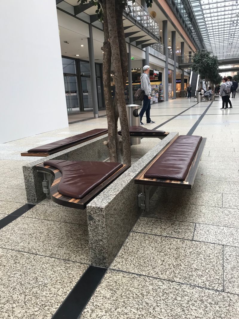 © Monika Blanka Katterwe - Visitors at the hallway 24.09.2019 13:12