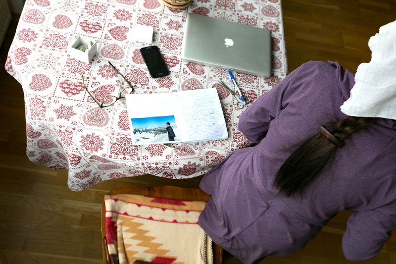 © Elena Pavlova - Mother writes everything down, this way she tries to cope with a memory loss.