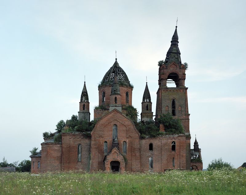 © Petr Antonov - Church of the Presentation of Our Lady in the village of Pet. The church was built in 1913 and likely closed in the 1920s.