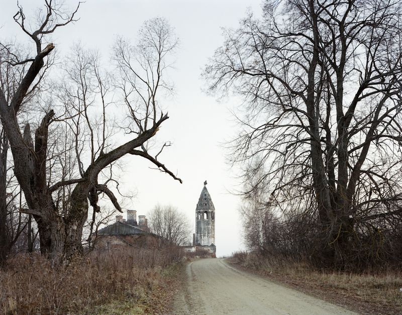 © Petr Antonov - Church of the Holy Trinity in the village of Poyemechye. The church was built in 1762, closed down in the 1920s or 1930s.