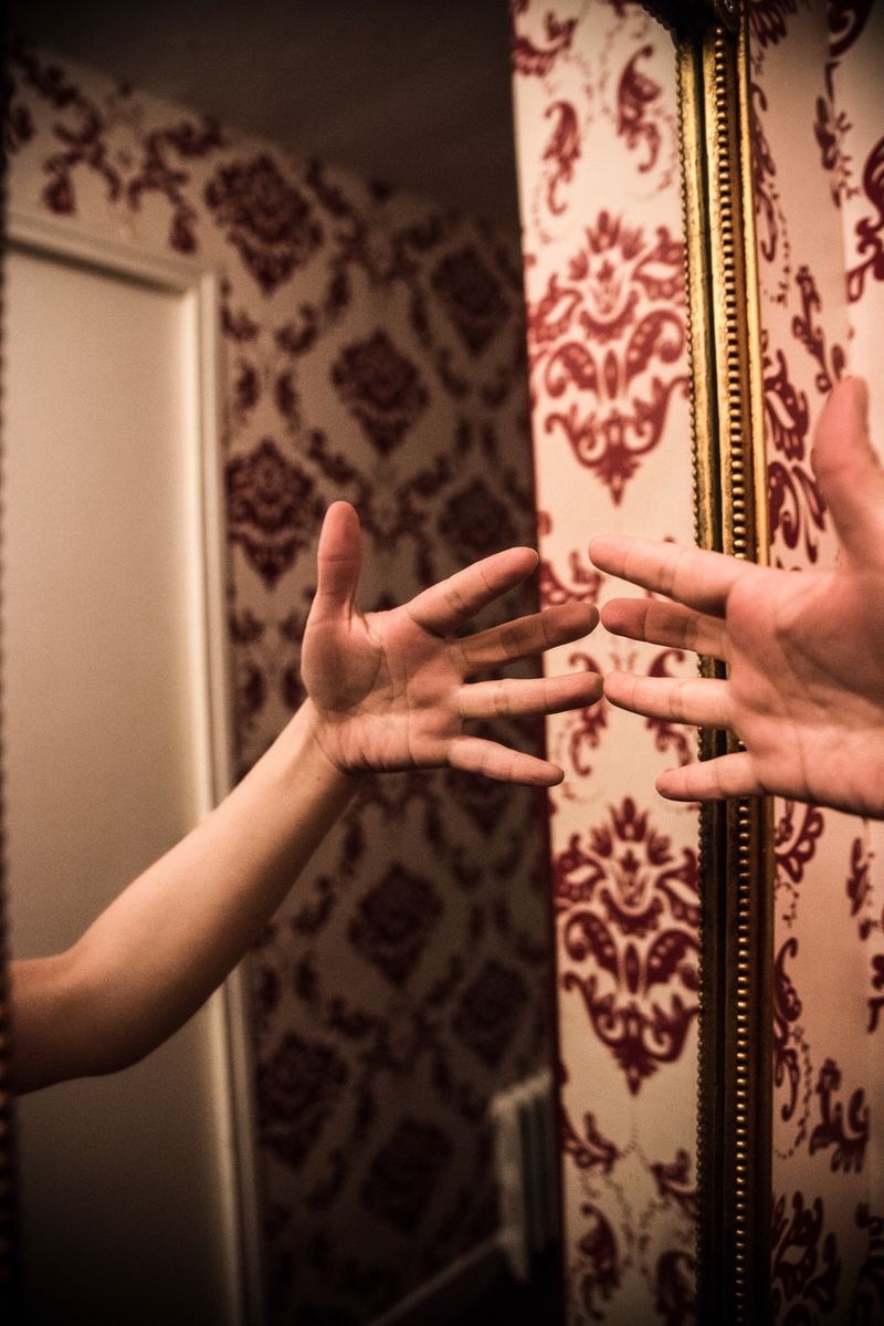© hitomi hasegawa - Image from the Hotel Esmeralda photography project