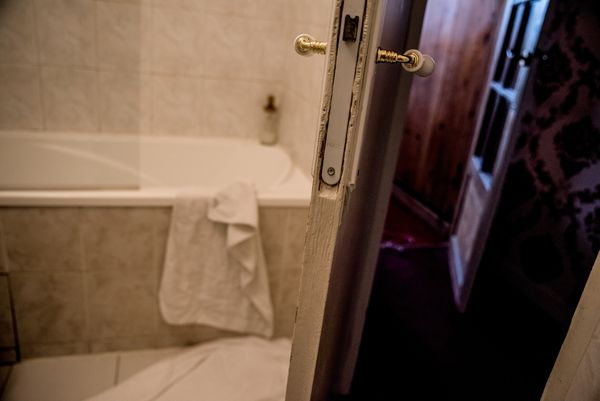 © hitomi hasegawa - Image from the Hotel Esmeralda photography project