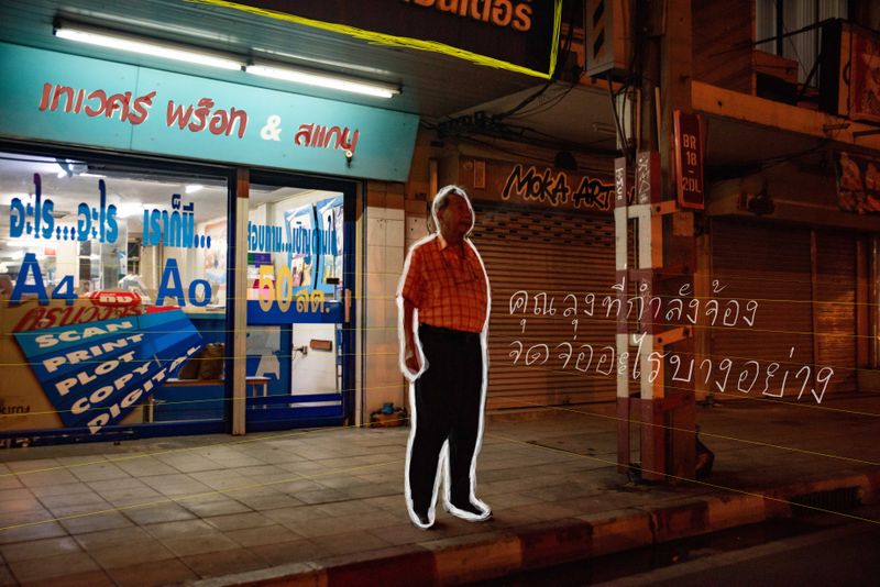 © hitomi hasegawa - The guy was staring at nothing.