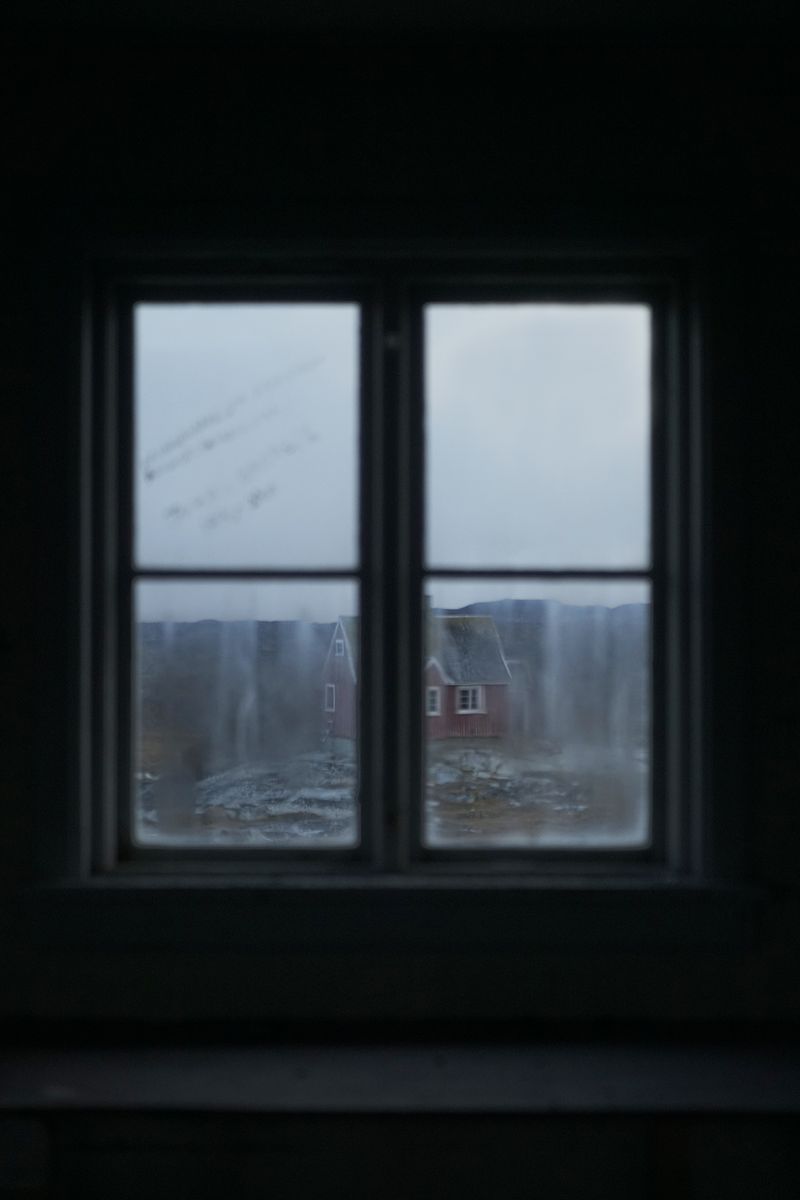 © Melodie Lamotte d'Incamps - 8 - Marks left on the window