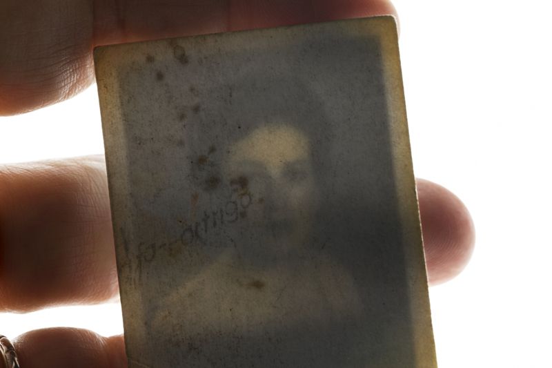 © Muriel Hasbun - Image from the si je meurs / if I die photography project