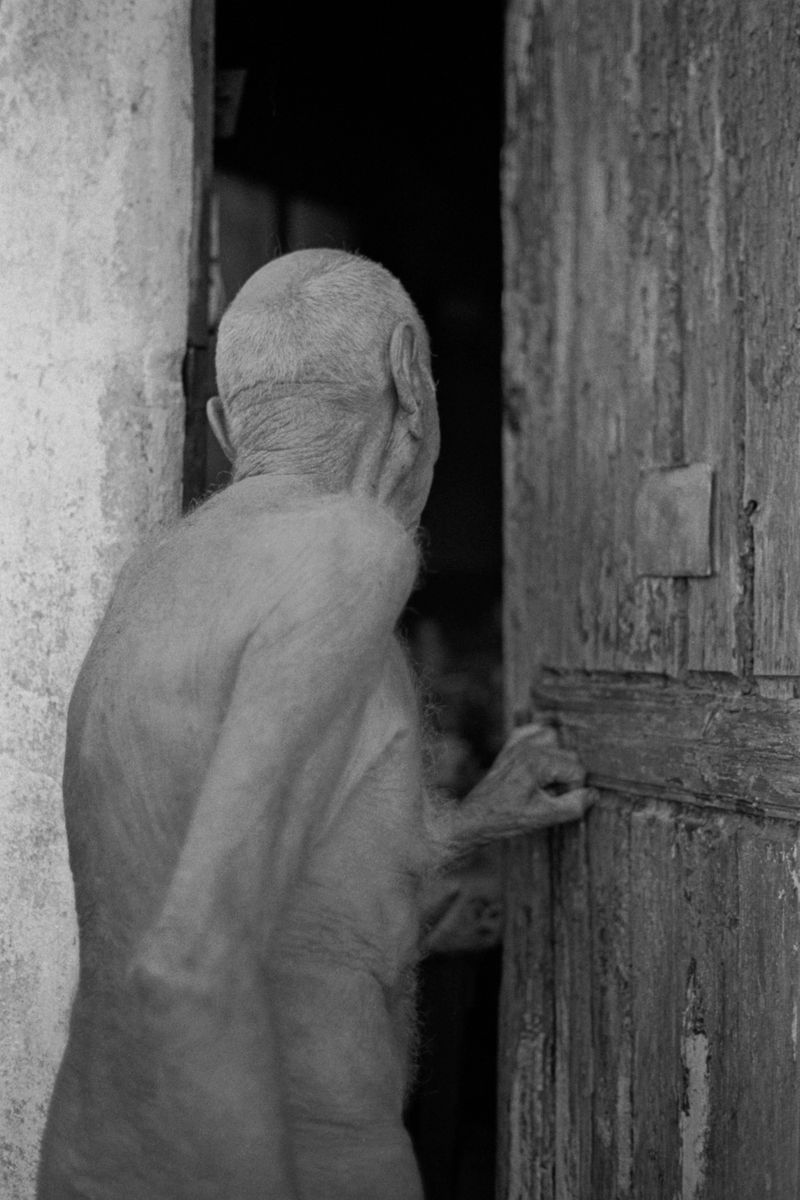 © Marie Capesius - Image from the HELIOPOLIS - under the blue shadow of the sun photography project