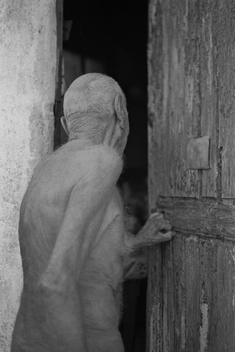 © Marie Capesius - Image from the HELIOPOLIS - under the blue shadow of the sun photography project