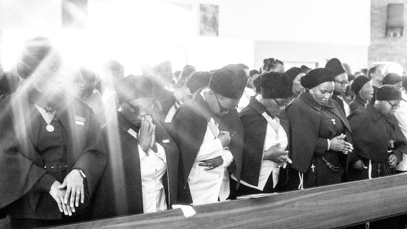 © Cole Ndelu - The women who belong to the solidarity of Saint Anne and those who belong to the  solidarity of Saint Francis of Assisi