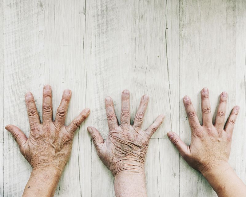 © Jenny Kim - Three Hands