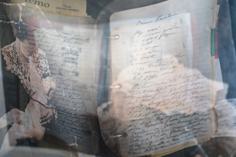 © Amy Gelb - Image from the I Wear Her Memory Like a Crown photography project