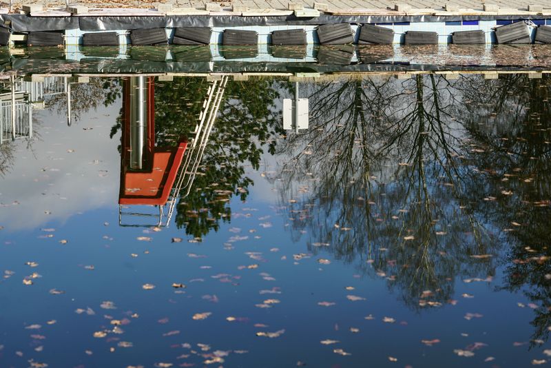 © Michael Nguyen - Image from the Waiting for the Summer - World in Reflection in a Turbulent Year photography project