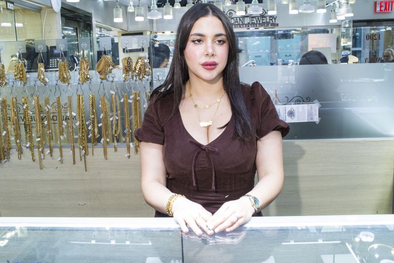 © Angela Cappetta - Image from the 47th Street, the Generational Businesses of the Diamond District photography project