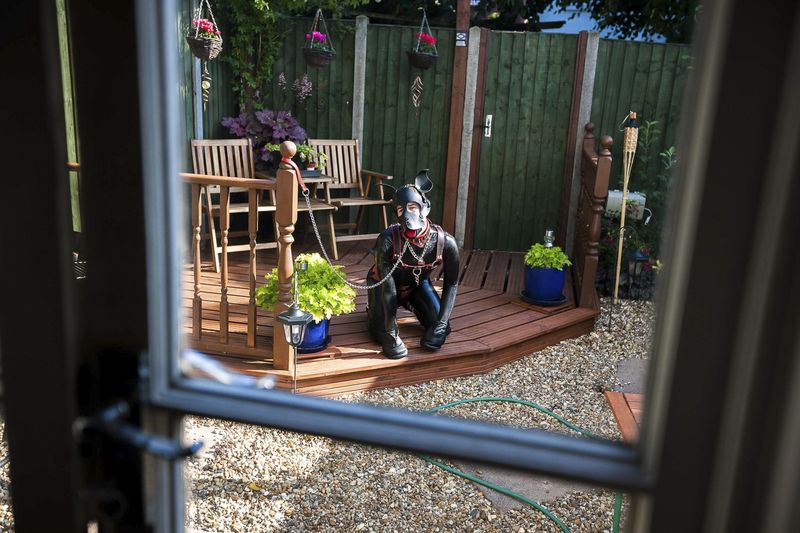 © Erik Messori - Scamp, a 32-year-old bycycle repairer in London, has been enjoying puppy play since his teenage years.