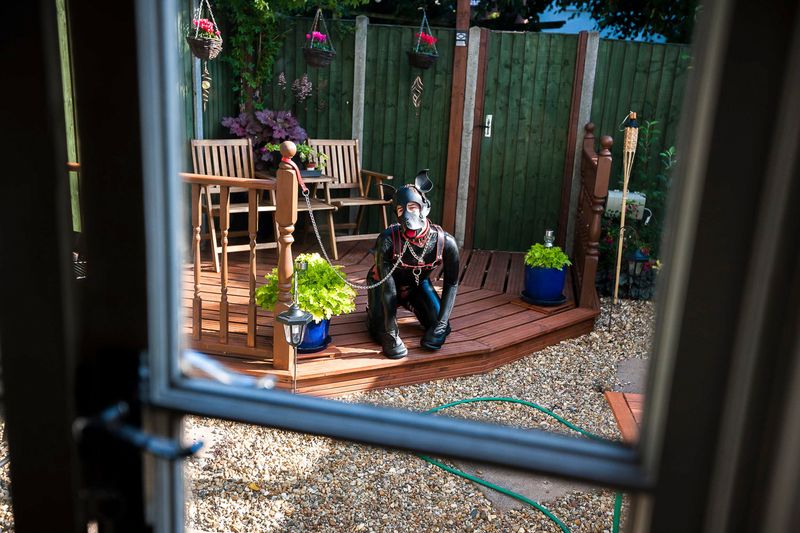 © Erik Messori - Scamp, a 32-year-old bycycle repairer in London, has been enjoying puppy play since his teenage years.