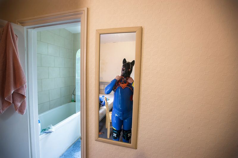 © Erik Messori - Image from the Human PUPS photography project