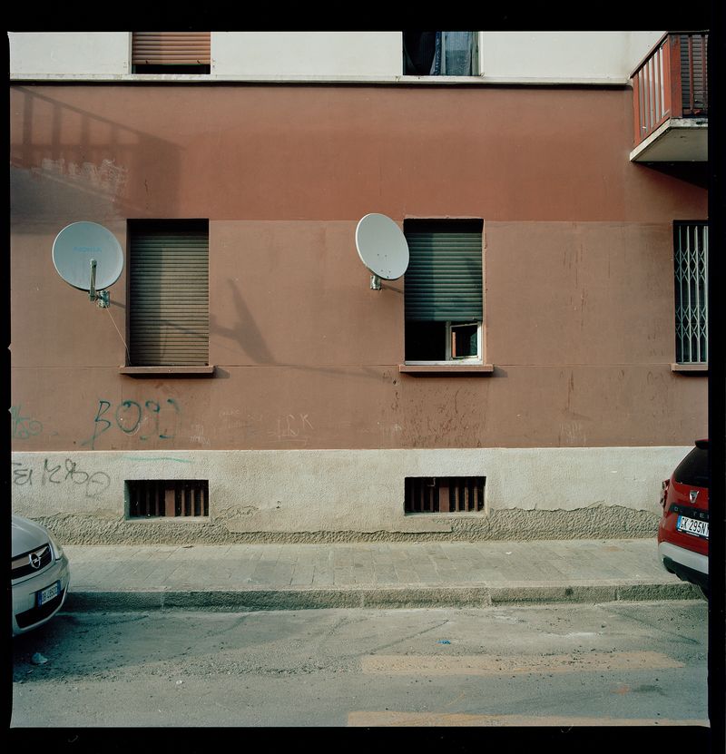 © Mattia Zoppellaro - Space between two cars in Lorenteggio