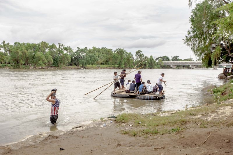 © Fred Ramos - Central American migrants cross the Suchiate River between Guatemala and Mexico, October 2018. Fred Ramos