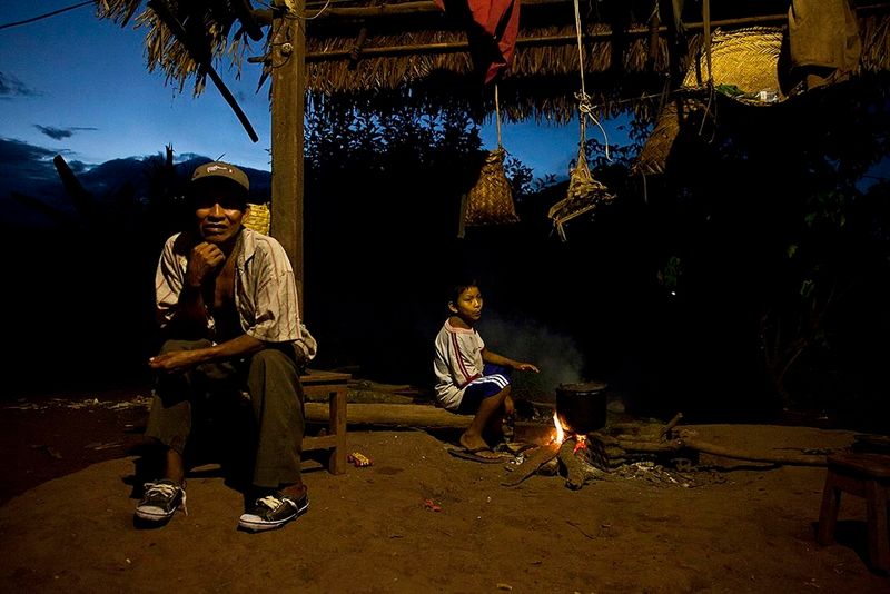 © Marta Moreiras - Benjamin and his son Diego have a rest minutes before dinner.