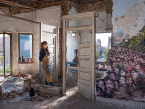 Scatterd memories of a distorted future