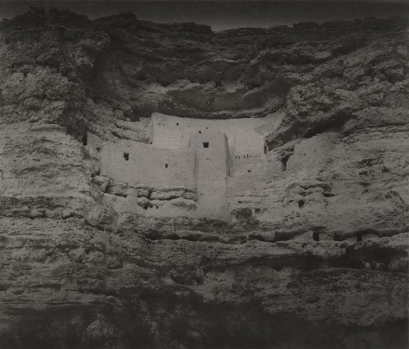 © Amélie Labourdette - Image from the Kósmos, plurality of worlds as Aby Warburguan library photography project