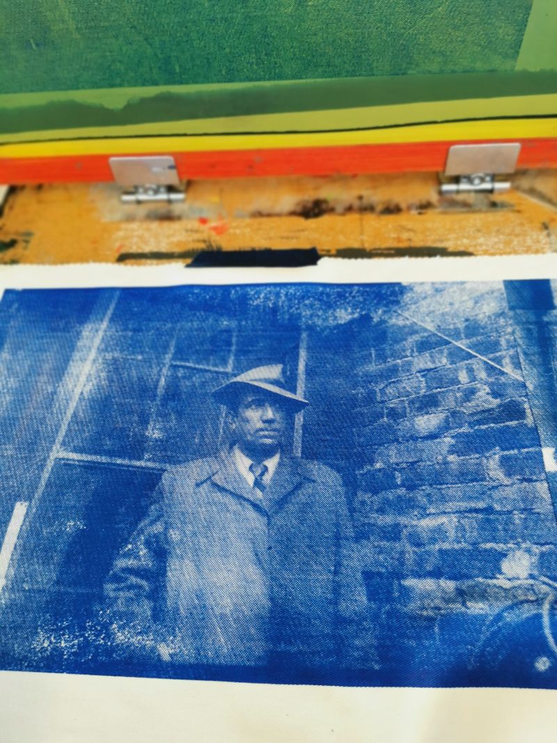 © Rossanne Pellegrino - Screen printing family photographs for 'The Family Chain'