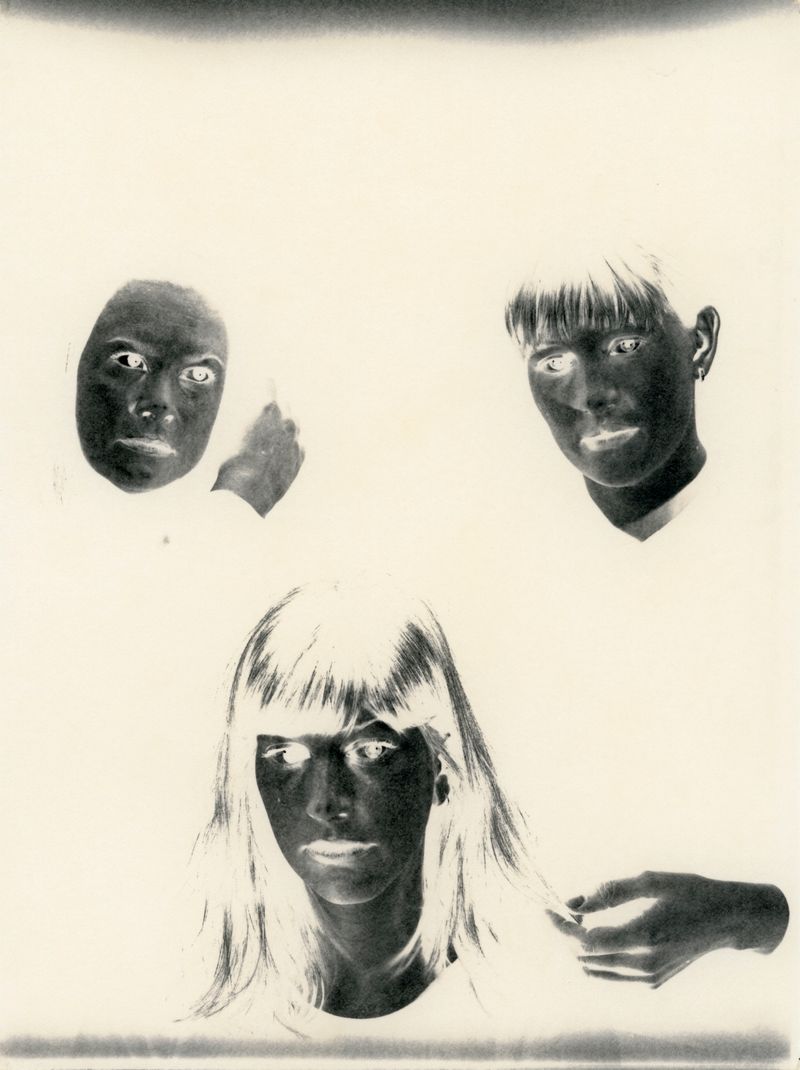 © Deanna Pizzitelli - Three Women, V, 2018, Toned Silver Gelatin Print © Deanna Pizzitelli / Courtesy of Stephen Bulger Gallery