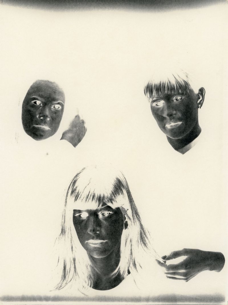 © Deanna Pizzitelli - Three Women, V, 2018, Toned Silver Gelatin Print © Deanna Pizzitelli / Courtesy of Stephen Bulger Gallery