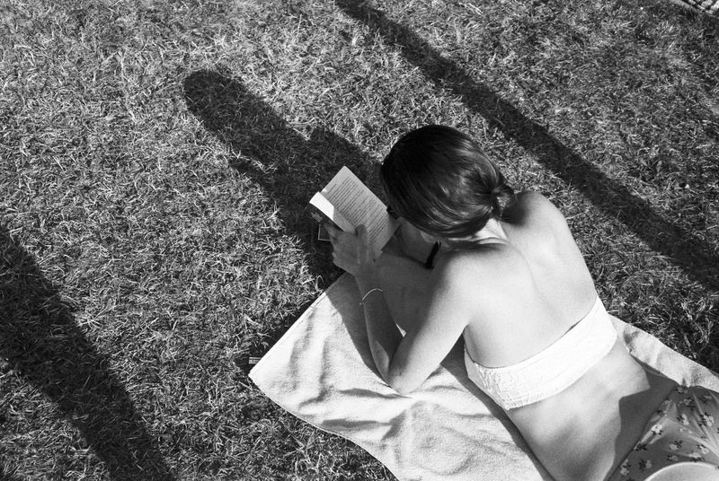 © Deanna Pizzitelli - Klaudi, I, 2024, Toned Silver Gelatin Print from 35 mm Negative © Deanna Pizzitelli / Courtesy of Stephen Bulger Gallery