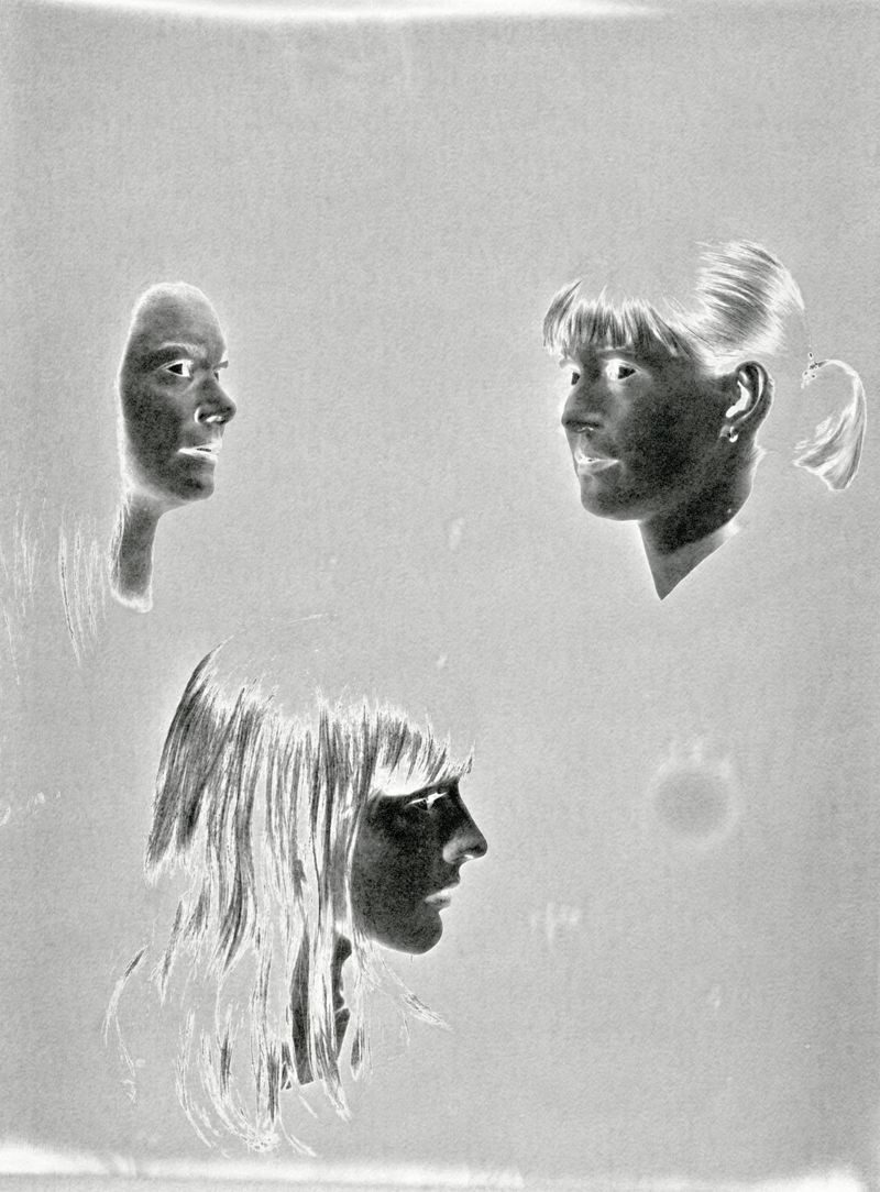 © Deanna Pizzitelli - Three Women, V, 2018, Toned Silver Gelatin Print © Deanna Pizzitelli / Courtesy of Stephen Bulger Gallery