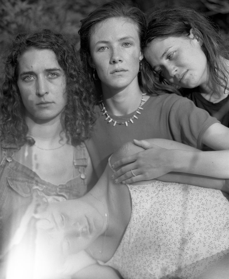 © Deanna Pizzitelli - Four Women, I, 2020, Toned Silver Gelatin Print © Deanna Pizzitelli / Courtesy of Stephen Bulger Gallery