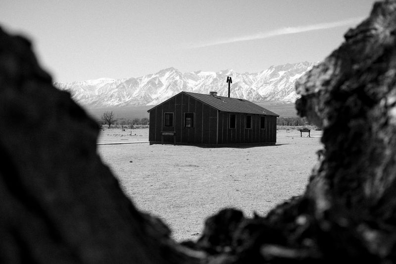 © Phoenix Kanada - Hugged by the Valley